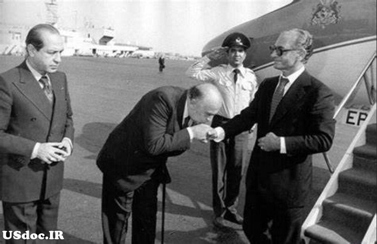 امیرعباس هویدا نخست وزیر