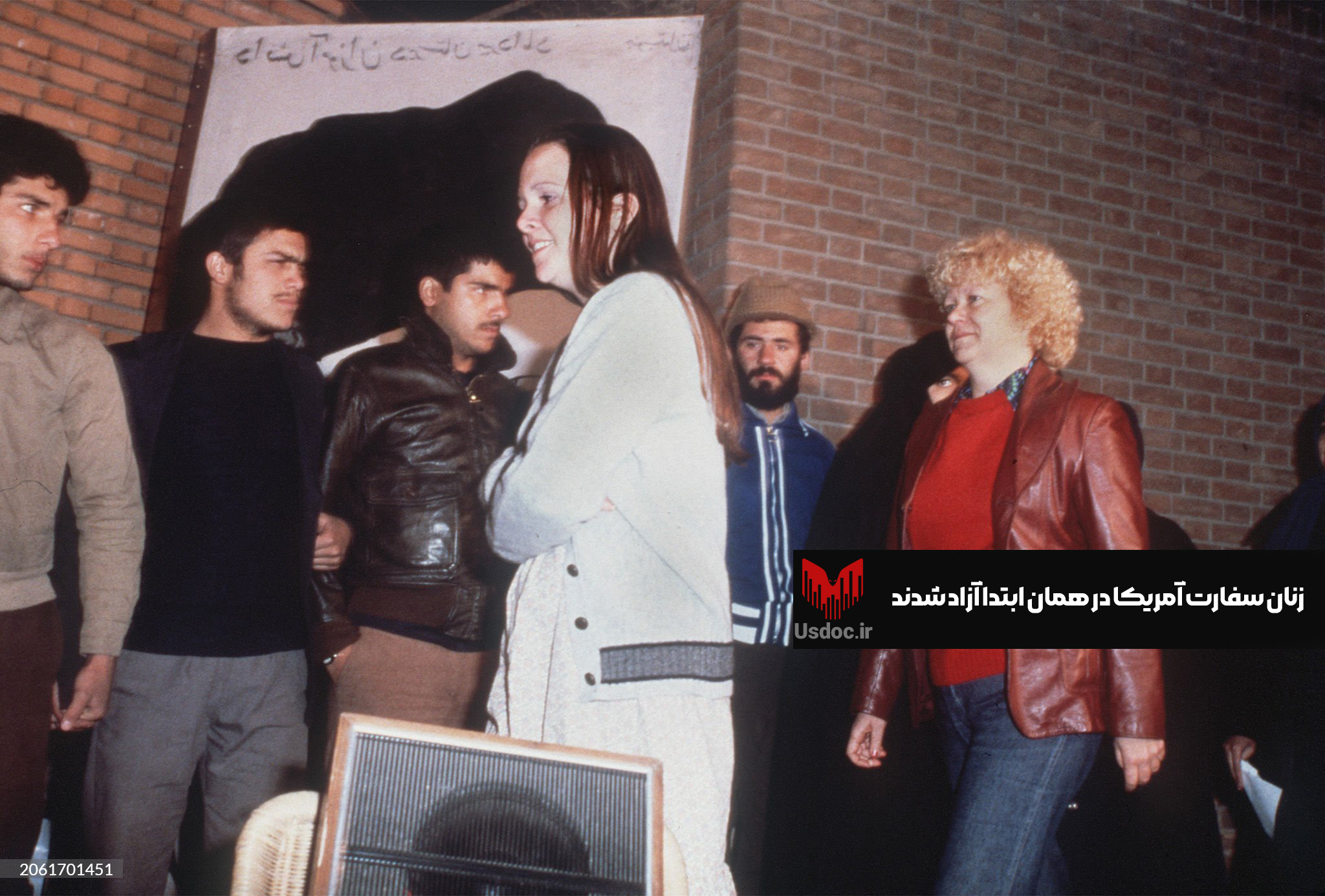 زنان سفارت آمریکا در همان ابتدا آزاد شدند