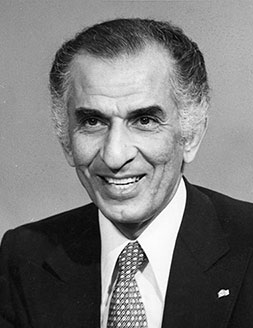 جمشید آموزگار که بود؟