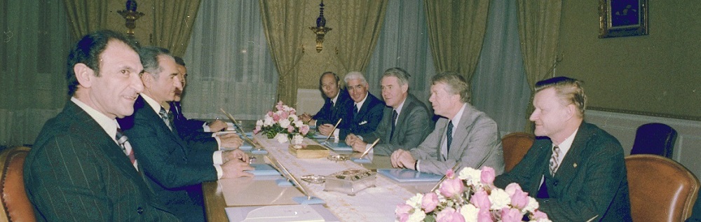 راهبرد ایالات متحده در حفظ رژیم پهلوی: تحلیل اسناد لانه جاسوسی