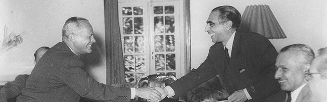 بررسی حقوقی قراردادهای آمریکا با حکومت پهلوی با تاکید بر اسناد لانه